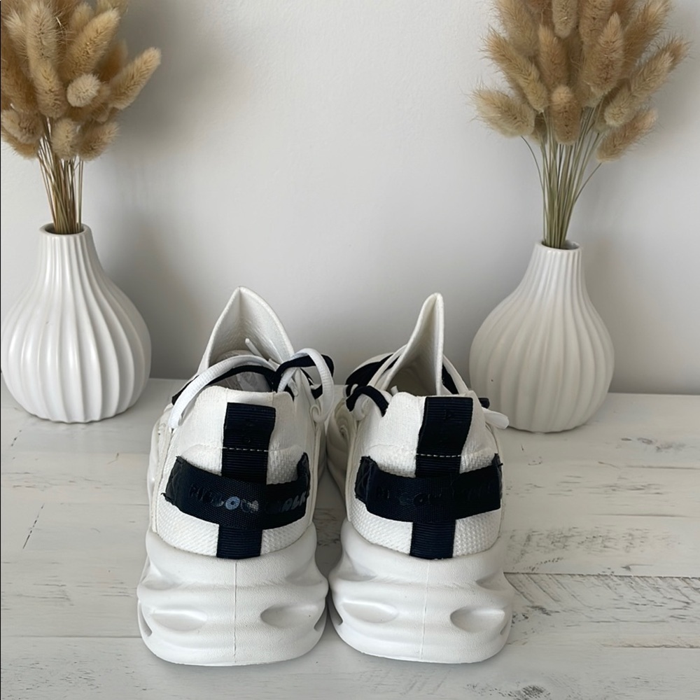 Aldo Stylish White Sneakers with Black Accents - Picture 4 of 6